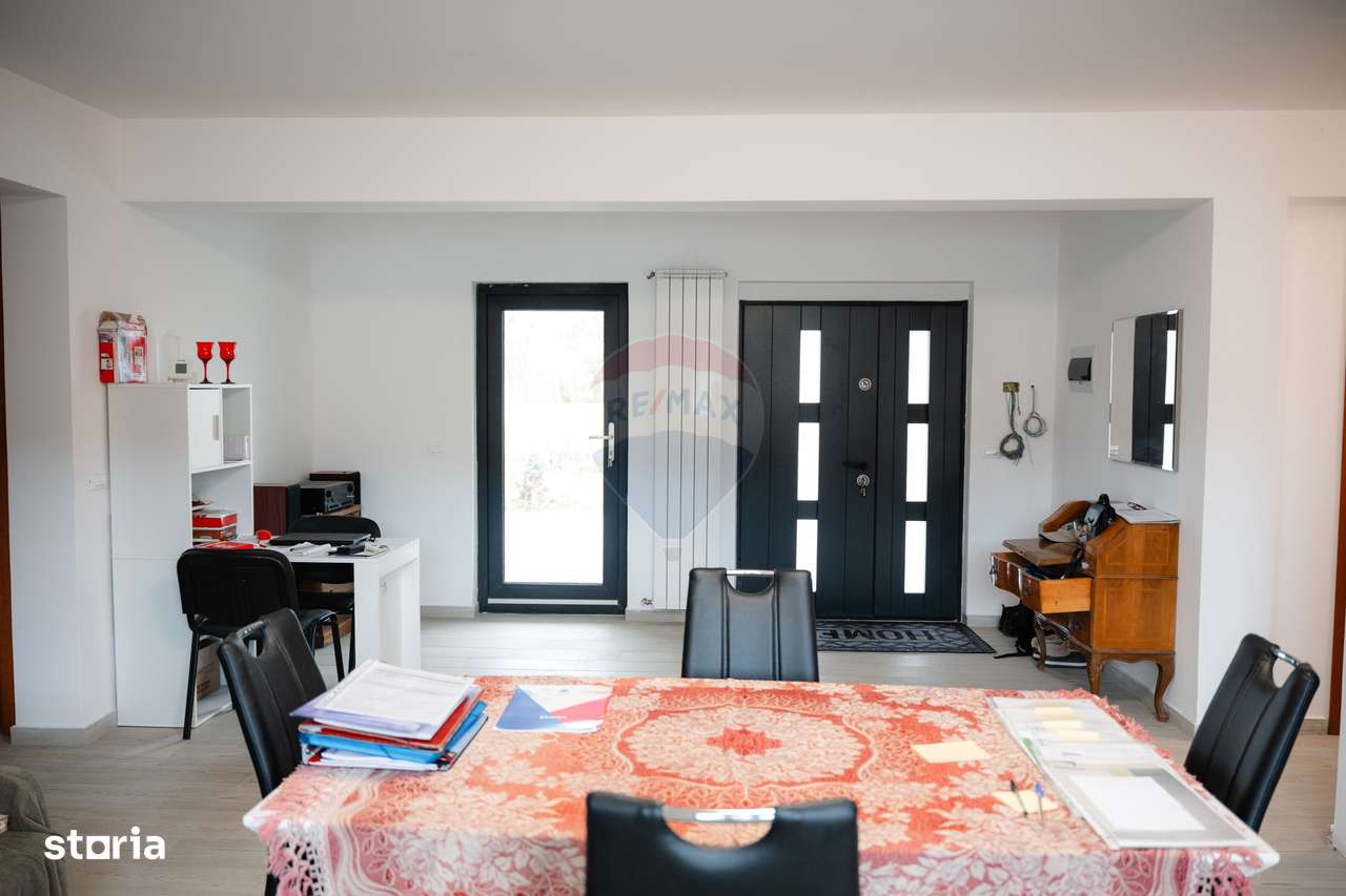 Casă / Vilă cu 5 camere de vânzare-4