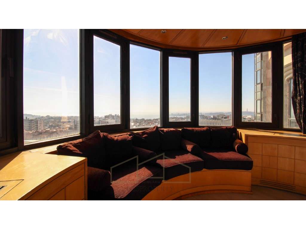 Apartamento T4 nas Torres das Amoreiras-10