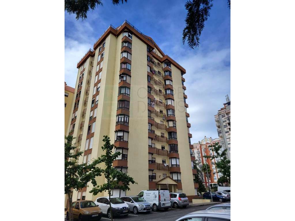 Apartamento T2 na Tapada das Mercês - Grande imagem: 2/44