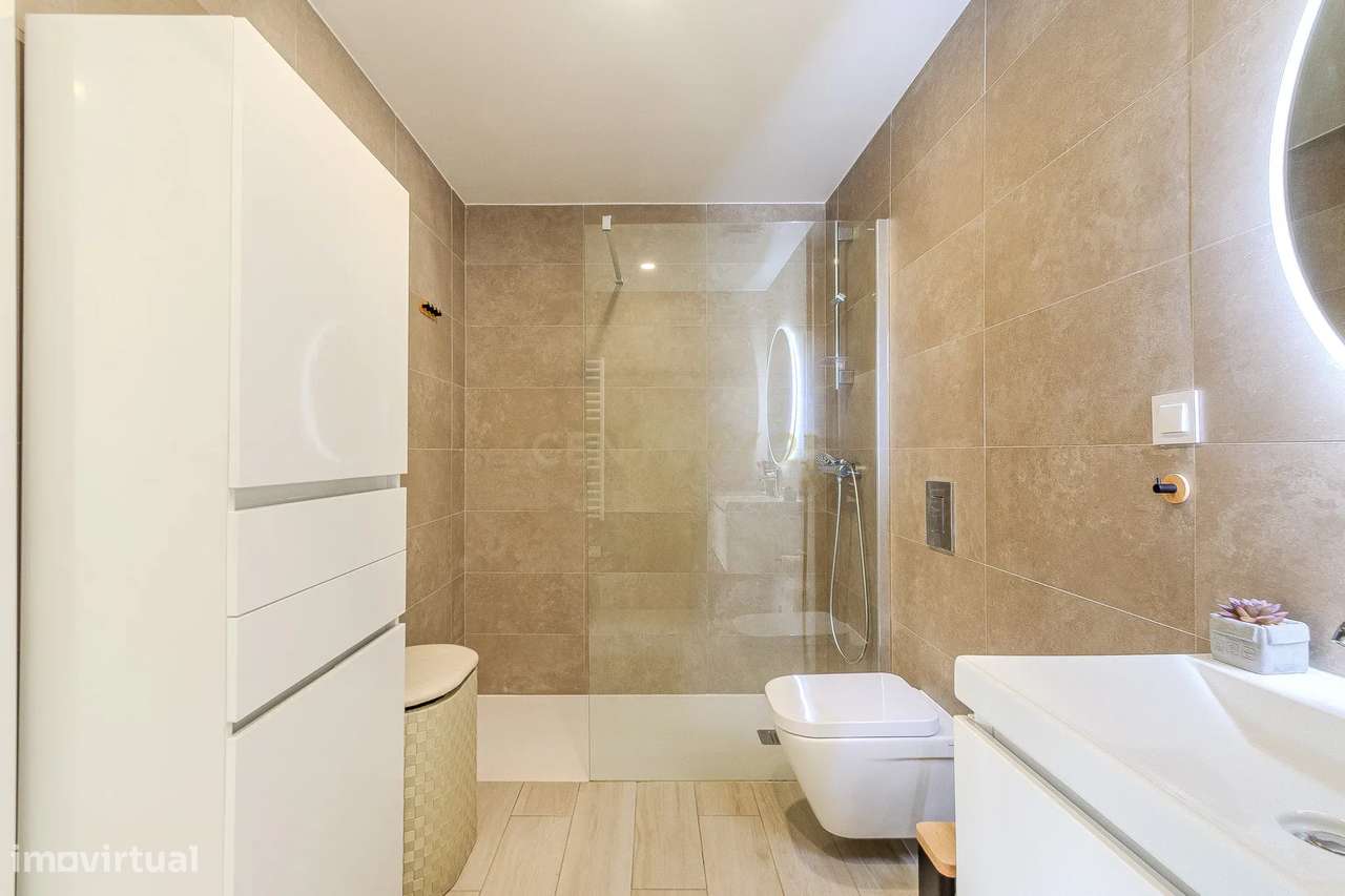 Luxuoso Apartamento de 3 Quartos novo com um Grande Terraço e Estacion-11