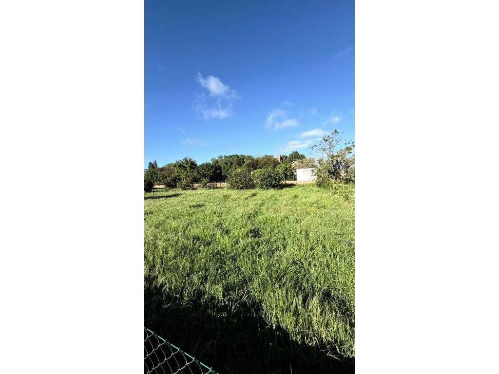 Terreno urbano para construção em excelente zona-10