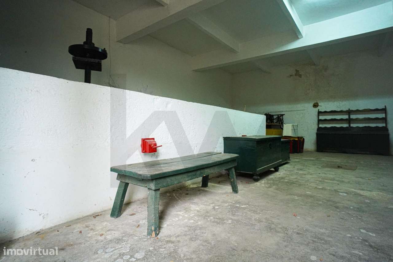 Palacete único dos anos 30 do séc. XX ergue-se no coração de Alcanena-20