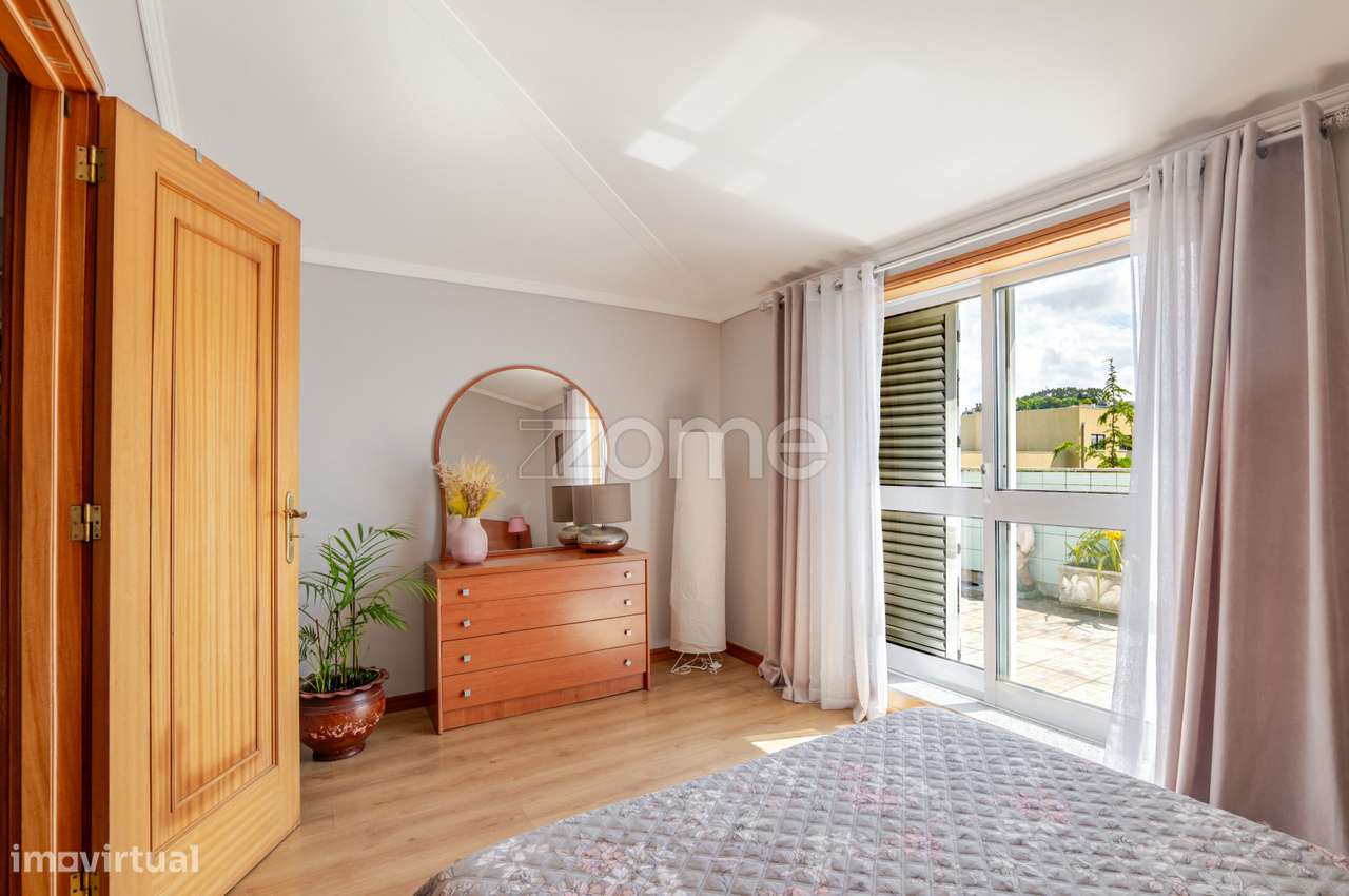 Duplex T3 com Terraço e Vista Mar em Gaia-31