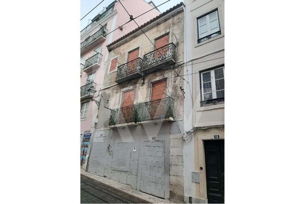 Prédio com 300m2 > 470 m2 em pleno coração da Bica, em Lisboa - Grande imagem: 4/11