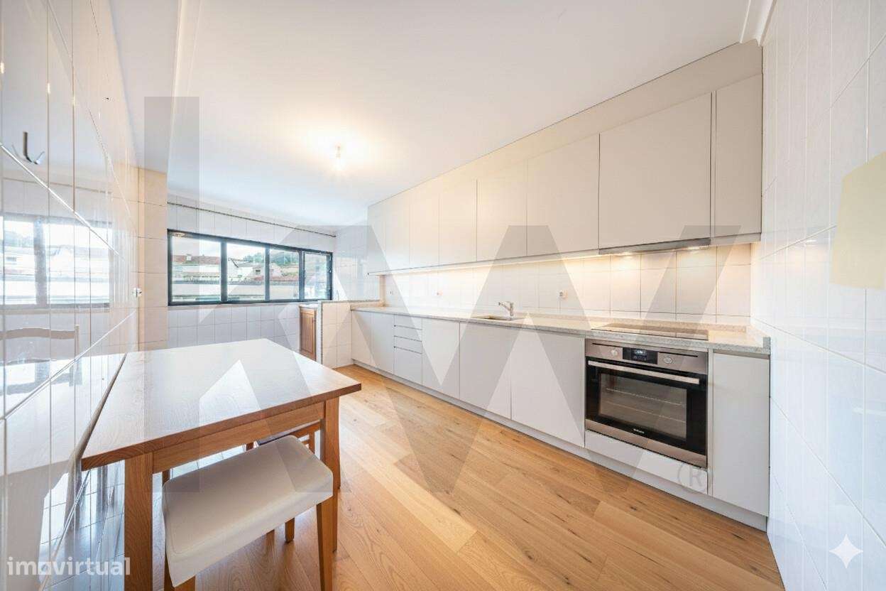 Apartamento T3 com varanda, lareira e ótima exposição solar em Nogueir - Grande imagem: 3/32