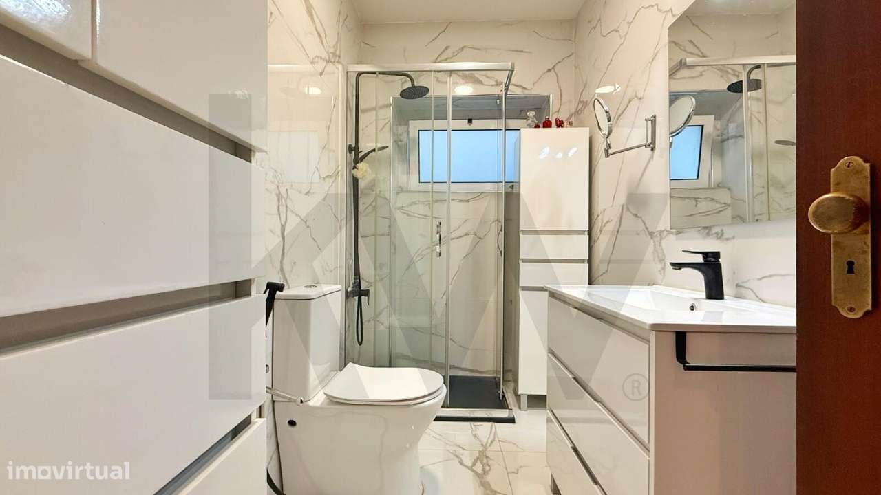 Apartamento T2 com Logradouro – Centro de Almada-11