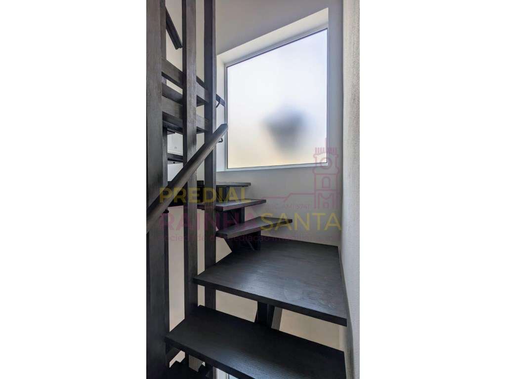 Prédio c/ três apartamentos T4 e lavandaria - Coimbra-36