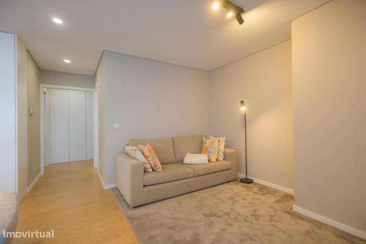 T1 Moderno e Luminoso com Metro Próximo e Acesso Rápido à Praia...-2