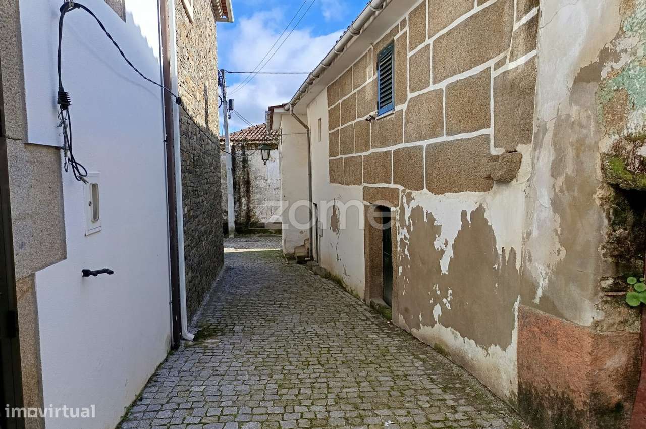 Reerguer com Estilo: Moradia T2 com Vista sobre Paços, Sabrosa-12