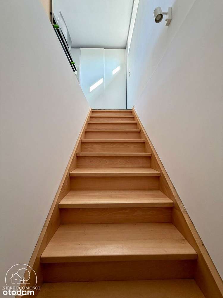 Dwupoziomowe M3 z tarasem i miejscami parkingowymi-12