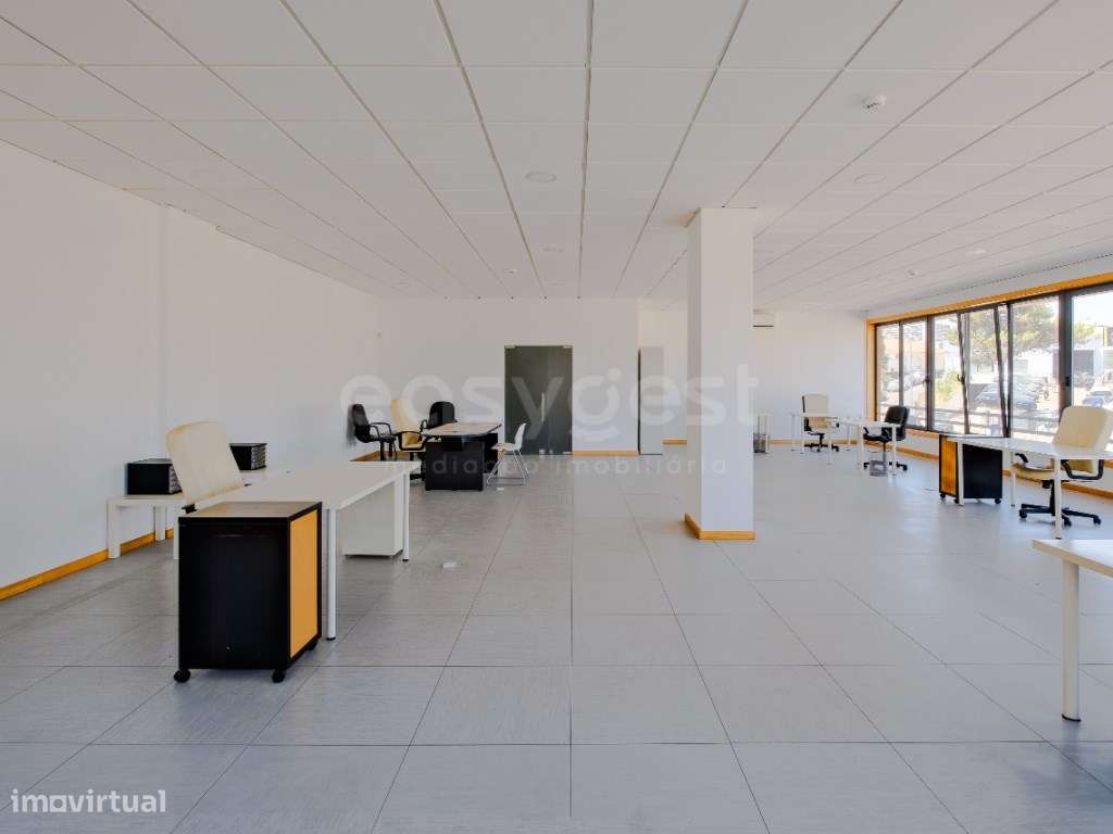 Escritório de 183 m2 com 4 estacionamentos em Carnaxide - Grande imagem: 4/32
