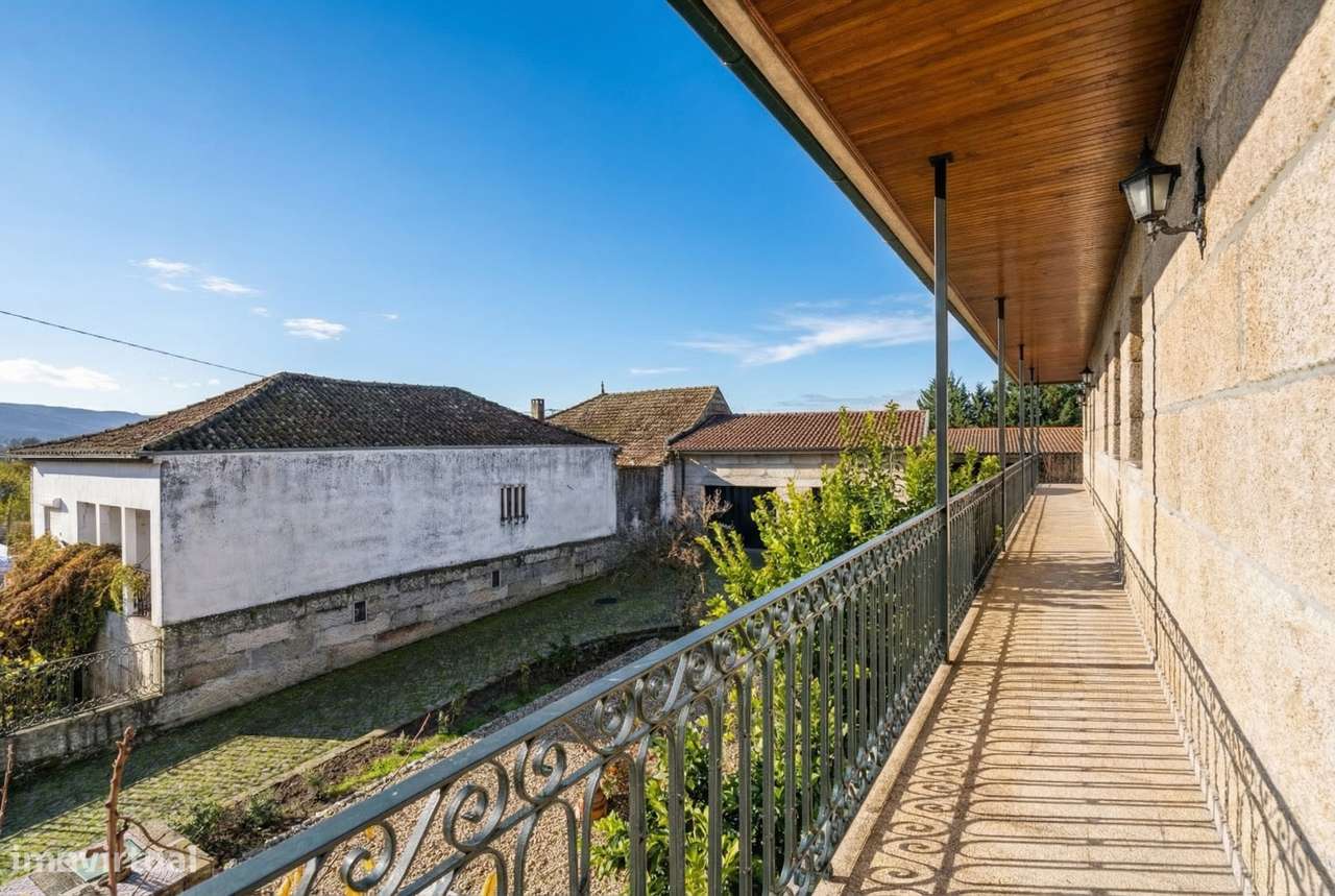 Moradia T5 em pedra em Vila Verde da Raia - Chaves-35