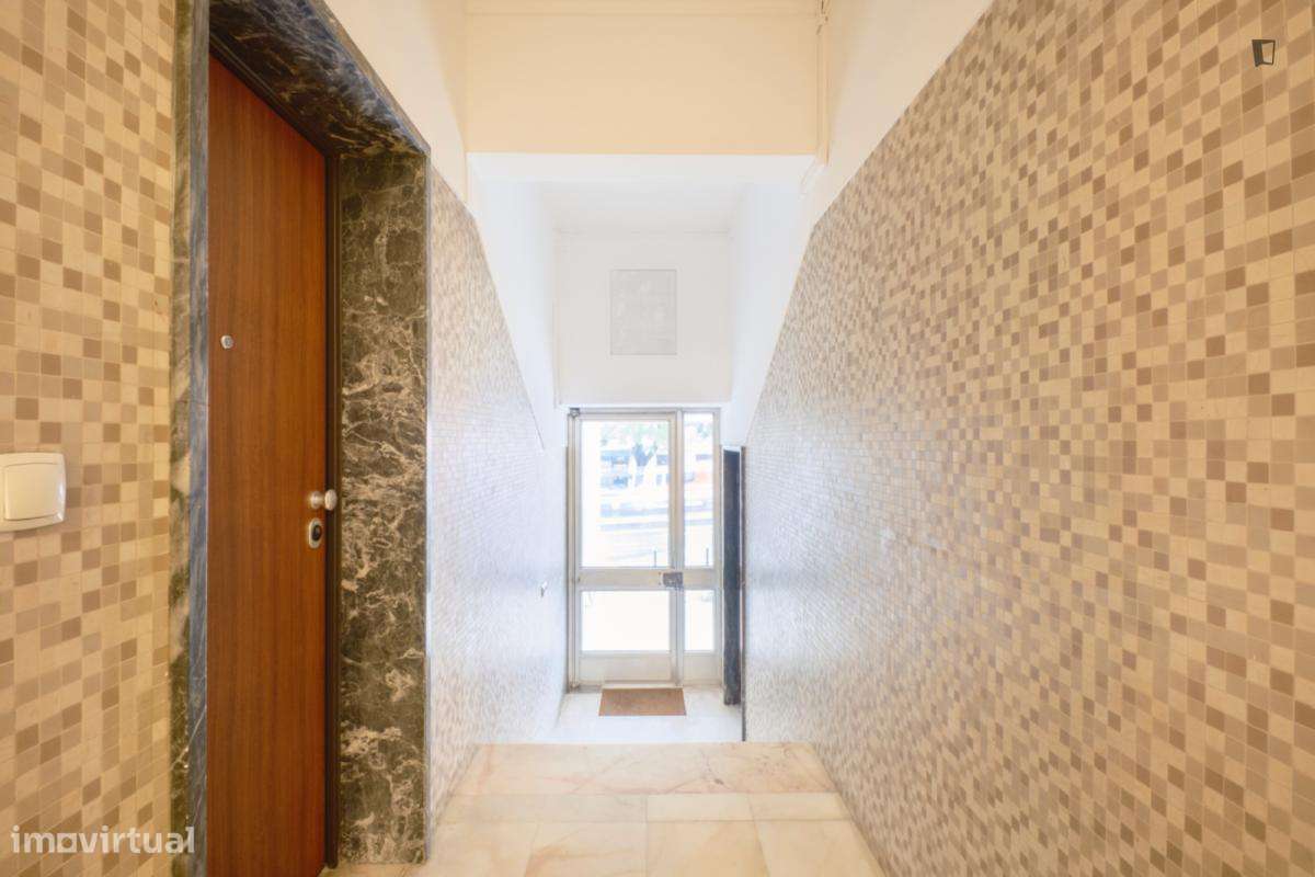 Apartamento com 1 quartos - localizado em Restelo Lisbon - Grande imagem: 2/10