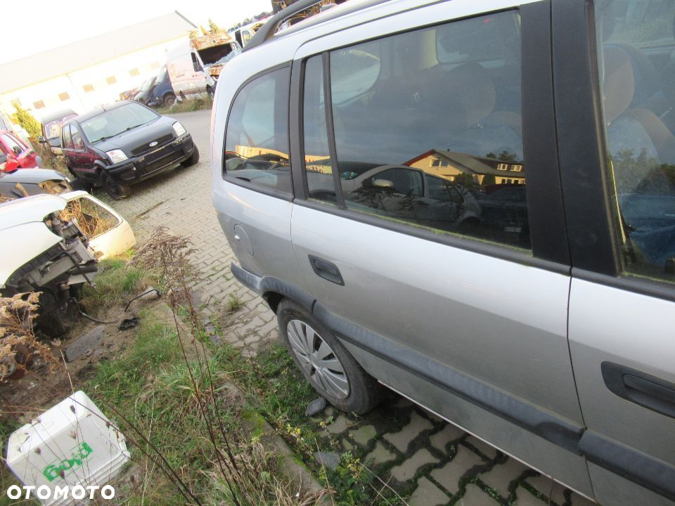 ZAMKI TYŁ OPEL ZAFIRA A - 2