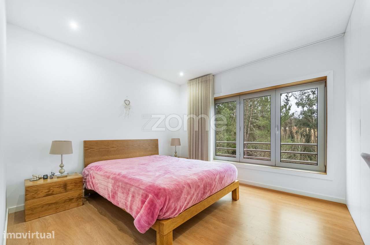 Moradia T3 c/Suítes e Piscina na Quinta das Luzes-23