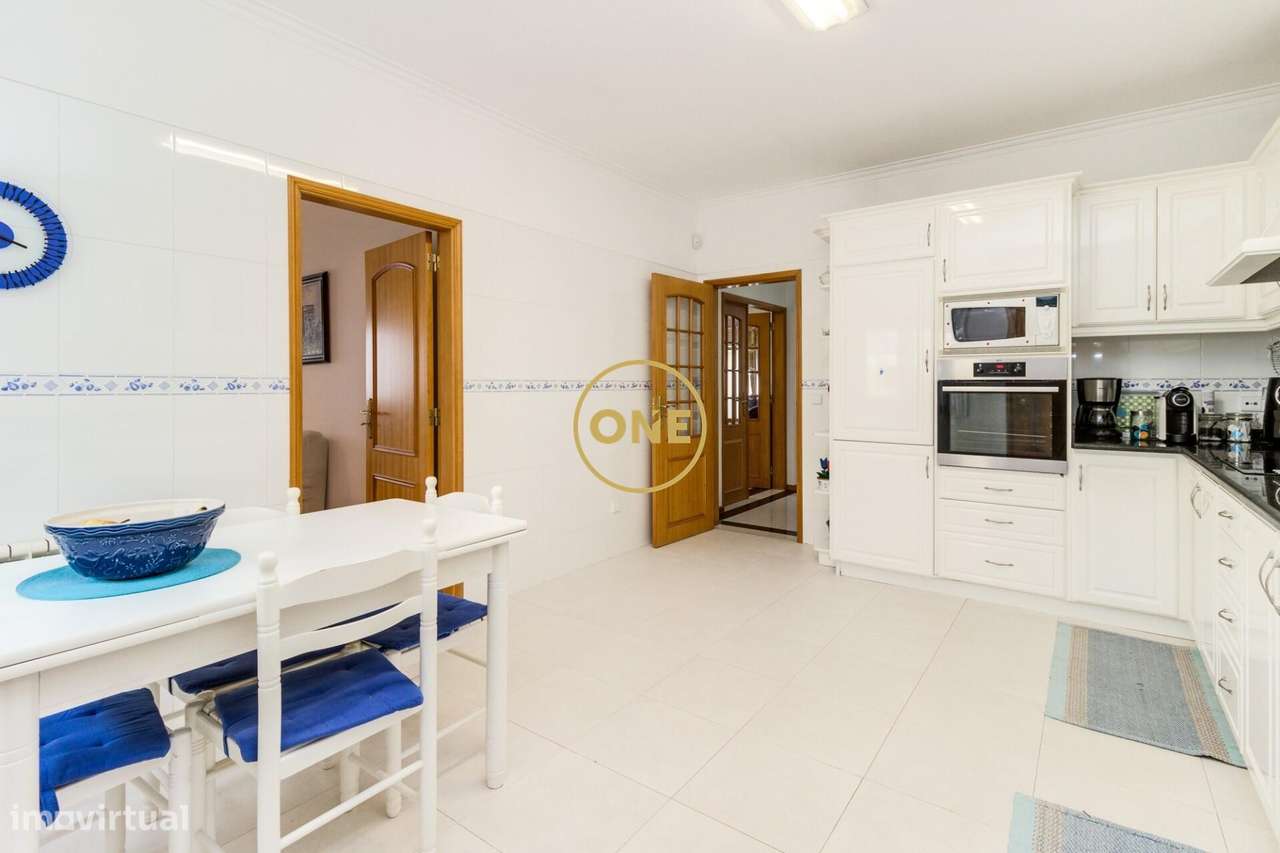 Moradia T4 com Jardim e Garagem na Ramada, Odivelas-29