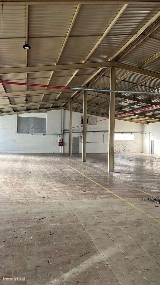 Armazém com Escritórios e Licença Industrial – Vila Nova de Famalicão - Grande imagem: 4/9