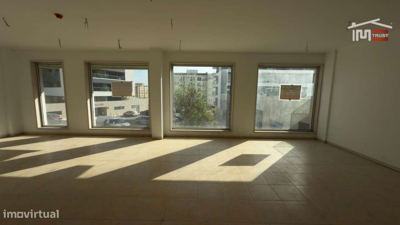 Loja 160m2 Camarate - Espaço Disponível a todas as Actividades Come...-2