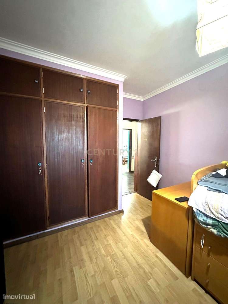 CAPARIDE-Moradia com 3 apartamentos independentes-17