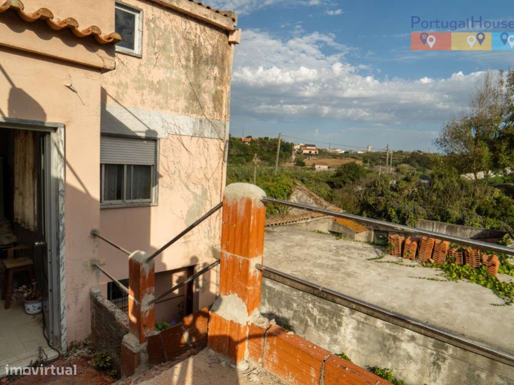 Prédio constituído por 2 apartamentos T2 com entradas independentes...-28