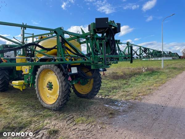 John Deere 832 - 6