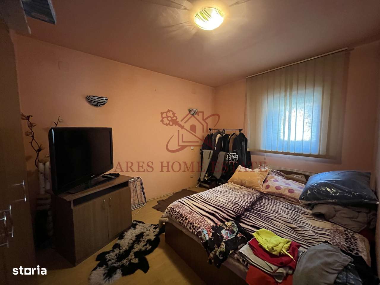 Casă individuală P+1+pod, pe piloni cu panouri solare - Imagine principală: 5/19