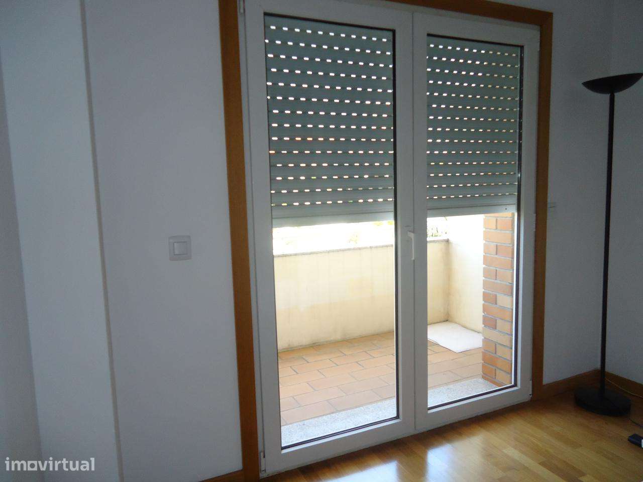 Excelente T2 com garagem fechada para 2 carros, Mozelos-8