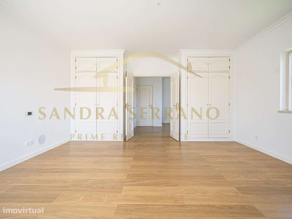 Moradia de traça tradicional com 7 assoalhadas-23