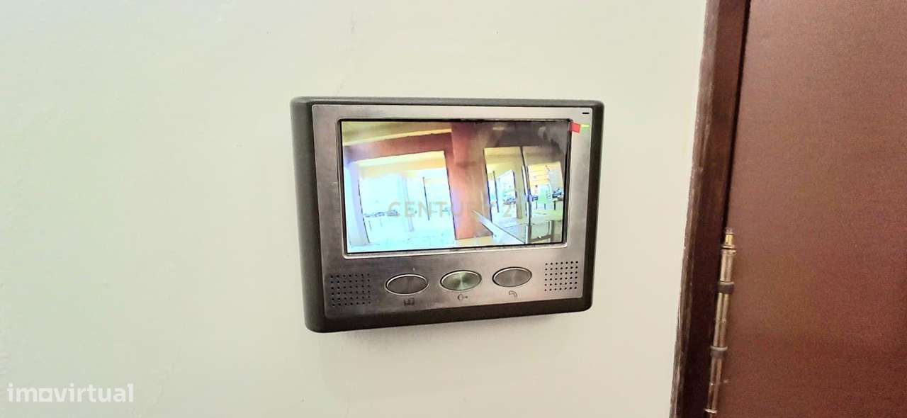 Apartamento T3 na Rua Tomás Alcaide-24