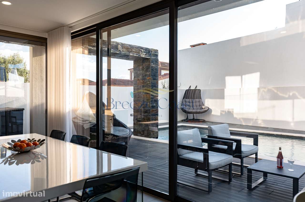 Moradia T4 com Rooftop Vista Mar-16