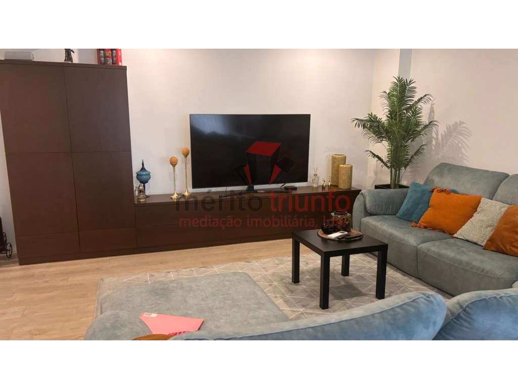 Excelente Apartamento c/ 3 Suites no Centro de Famalicão-5