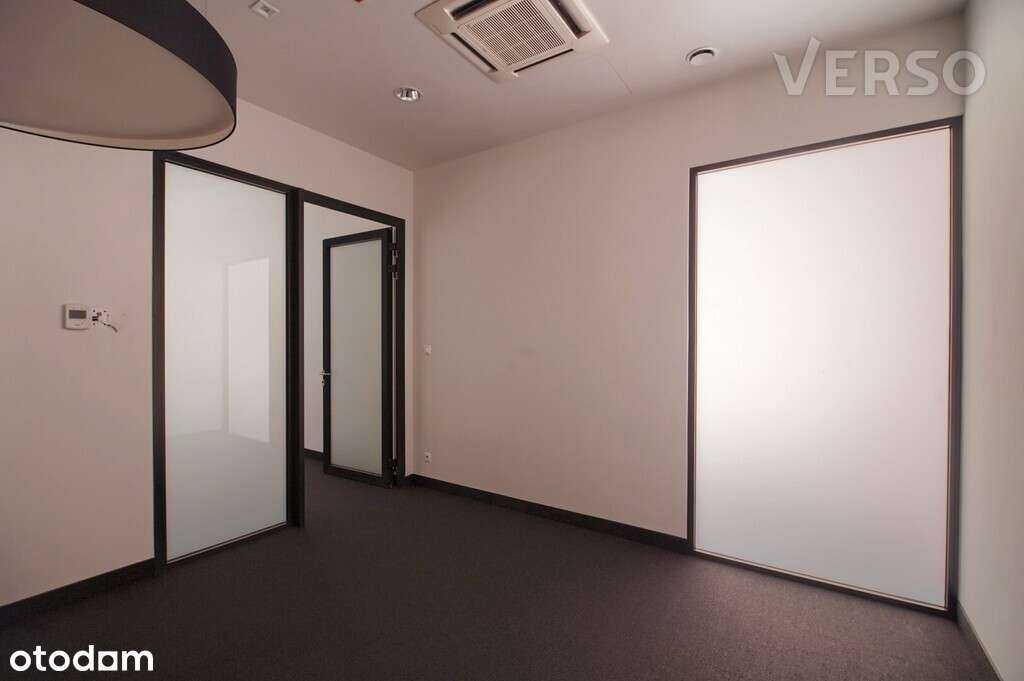 Parter. Przy przystanku tramwajowym - Pełny obrazek: 5/8