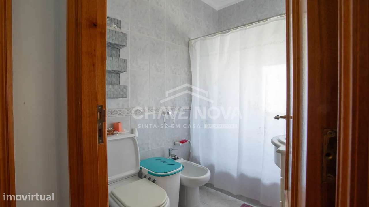 Apartamento T2 c/ varanda em Canelas-19