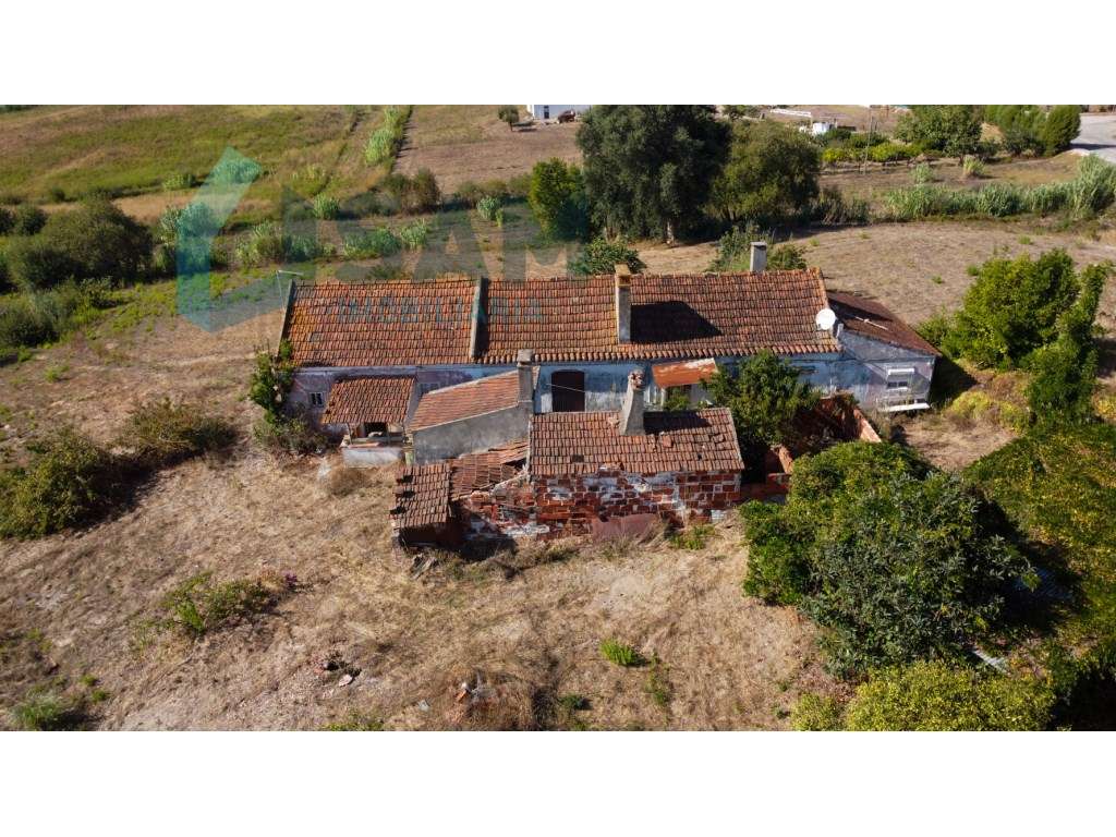 Moradia Térrea para Restauro | Terreno de malha urbana com 9.004 m²-36