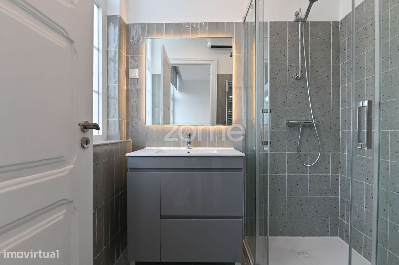 Apartamento T2+1 Renovado na Avenida Almirante Reis-10