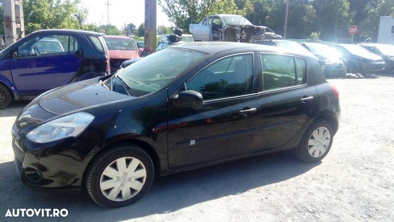 Dezmembrez Renault Clio 1.5 - 2