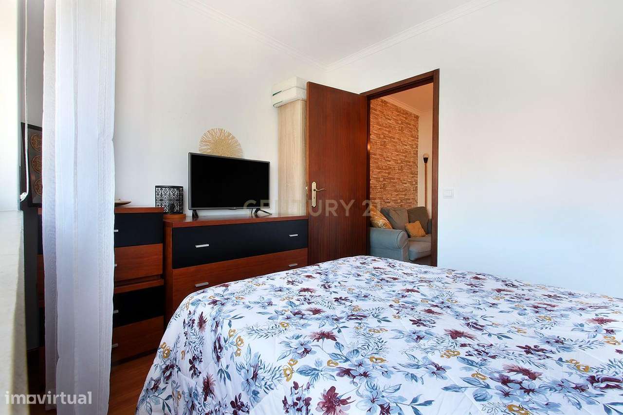 Mem Martins - Apartamento T1 transformado em T2 em zona tranquila.-10