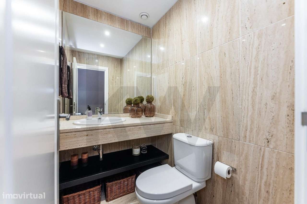 Excelente T5  em Condominio Fechado a Marechal Gomes da Costa, Porto-7