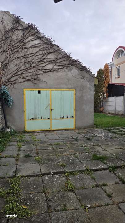 Casa cu etaj in zona semicentrala - Imagine principală: 4/17