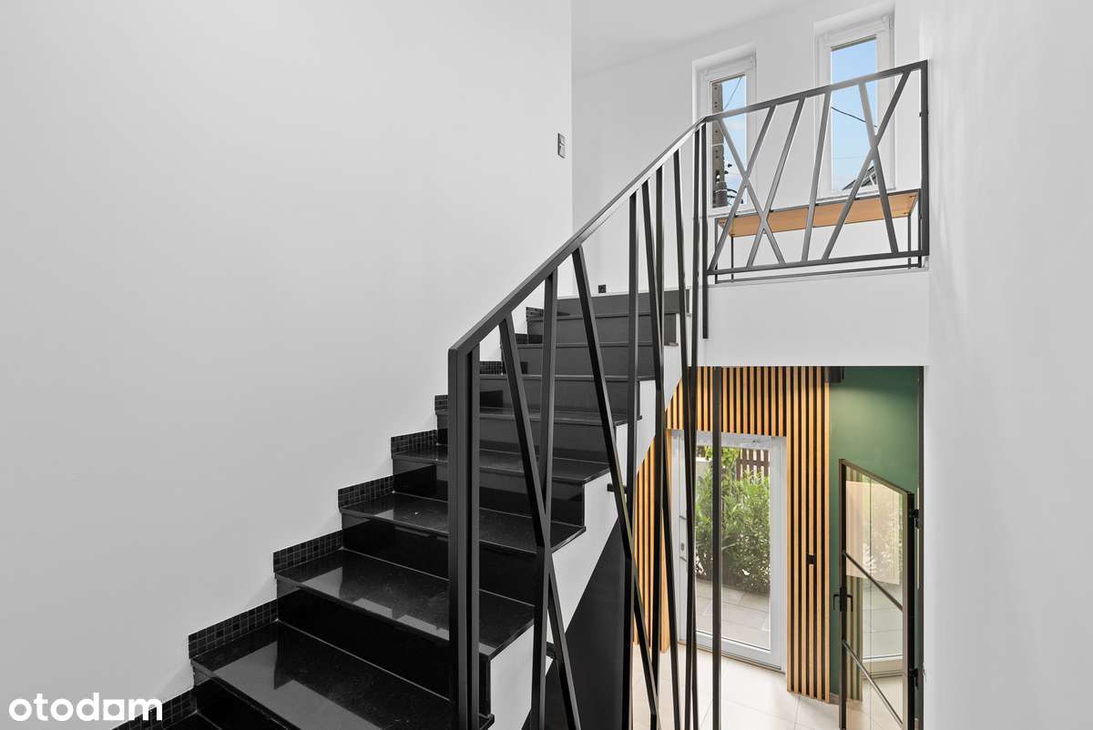 Na sprzedaż nowoczesna siedziba firmy z zapleczem magazynowo-biurowym.-14