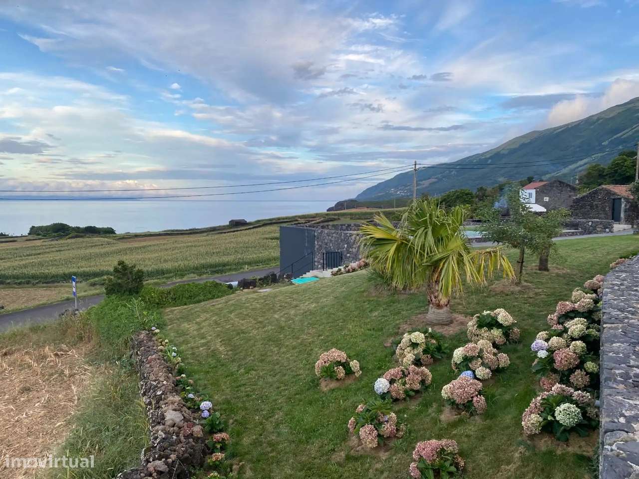 Moradia T3 contemporânea com jardim na Prainha, Ilha do Pico-21