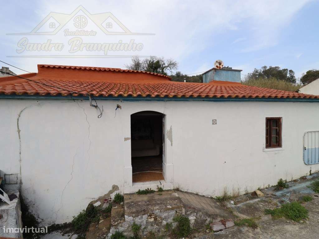 Moradia T3 com garagem e terreno 4120m2-21