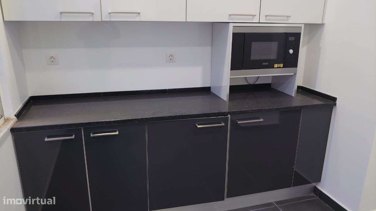 T4 remodelado R Angela Pinto junto Mercado Arroios-24