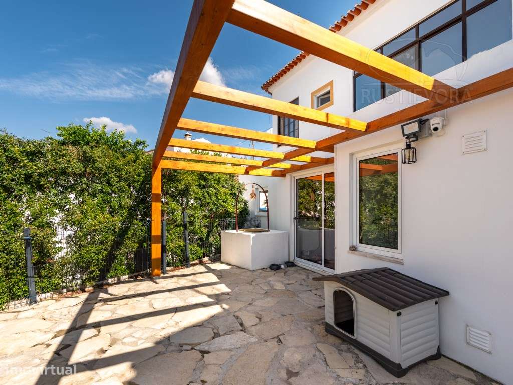 Entre o Castelo e a História | Moradia T2 com Jardim e Garagem no C...-26