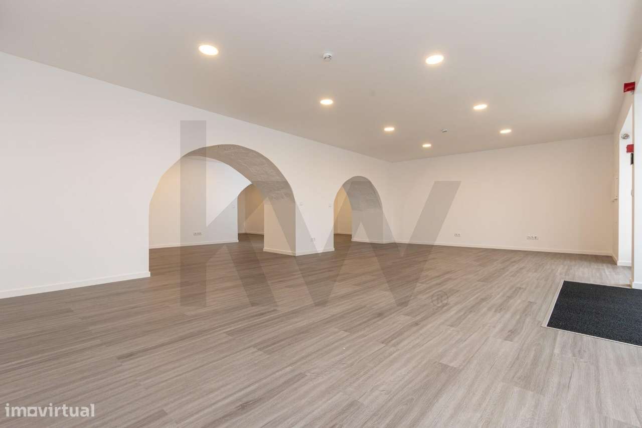 Arrendamento | Espaço Comercial Remodelado – Centro de Ponta Delgada - Grande imagem: 2/16