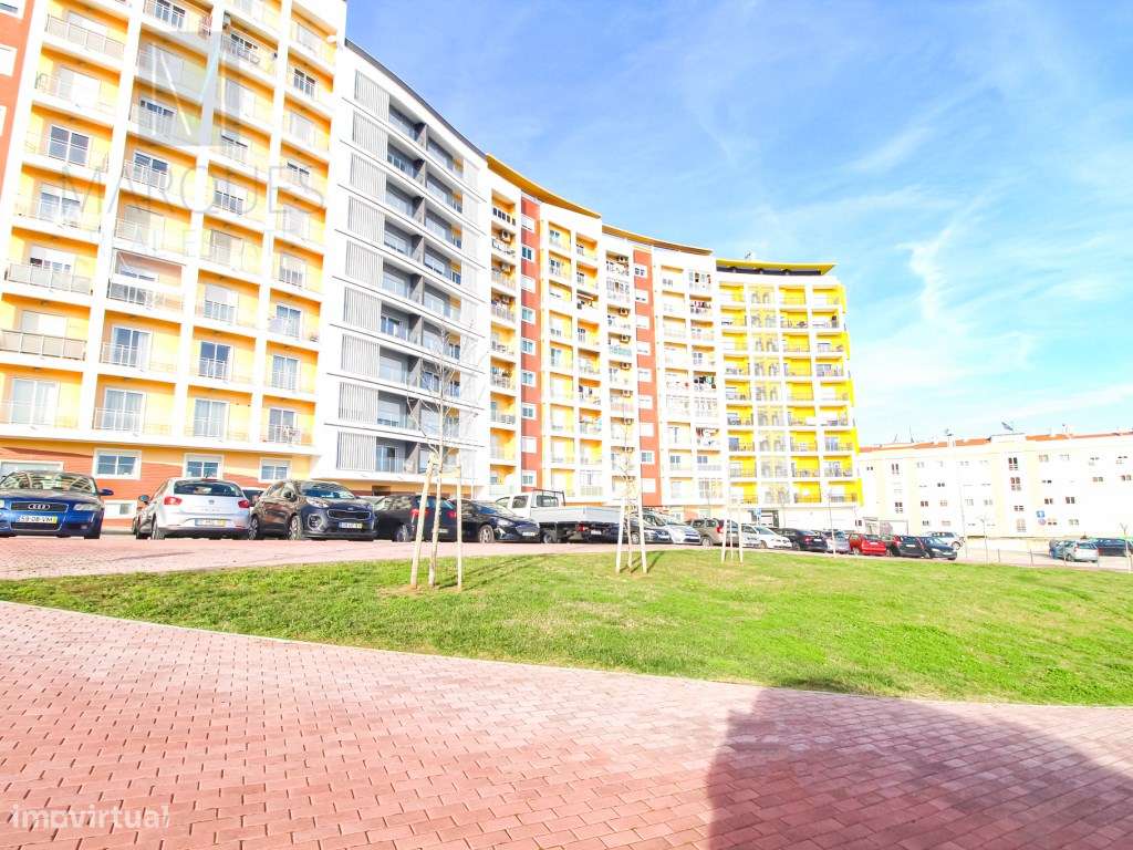 Apartamento T3 com Parqueamento em Santa Marta do Pinhal - Corroios-14