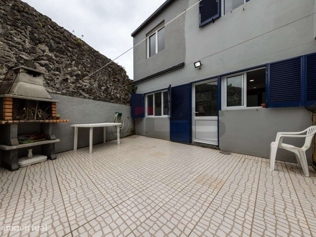 Moradia T4 com Garagem e Quintal nas Calhetas - Ribeira Grande-17