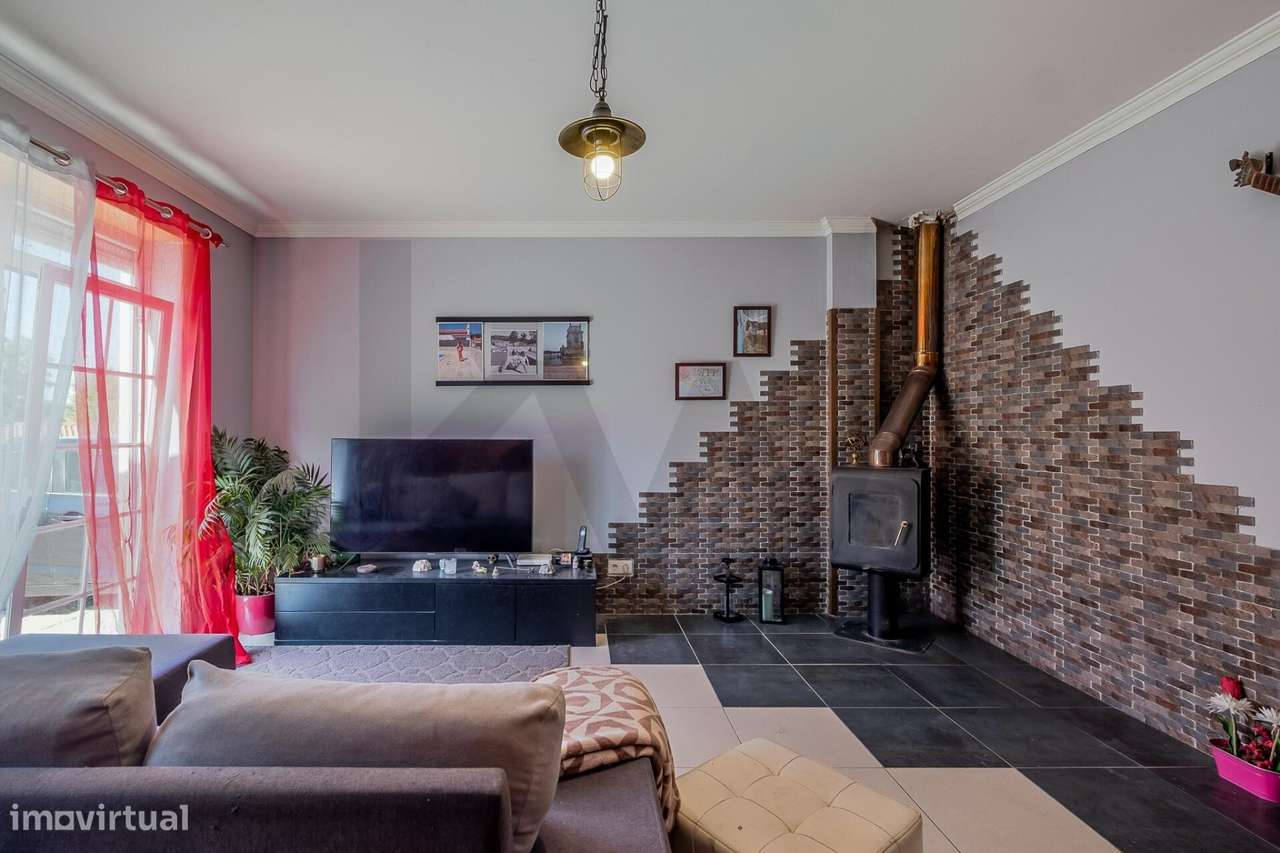 Moradia T2 com sótão habitável | Condomínio com piscina | Óbidos - Grande imagem: 3/37