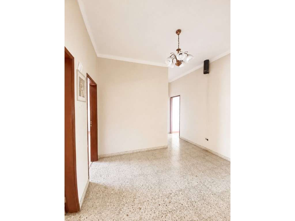Moradia com 232 m², terreno de 630 m², piso inferior ao nível do ja...-4
