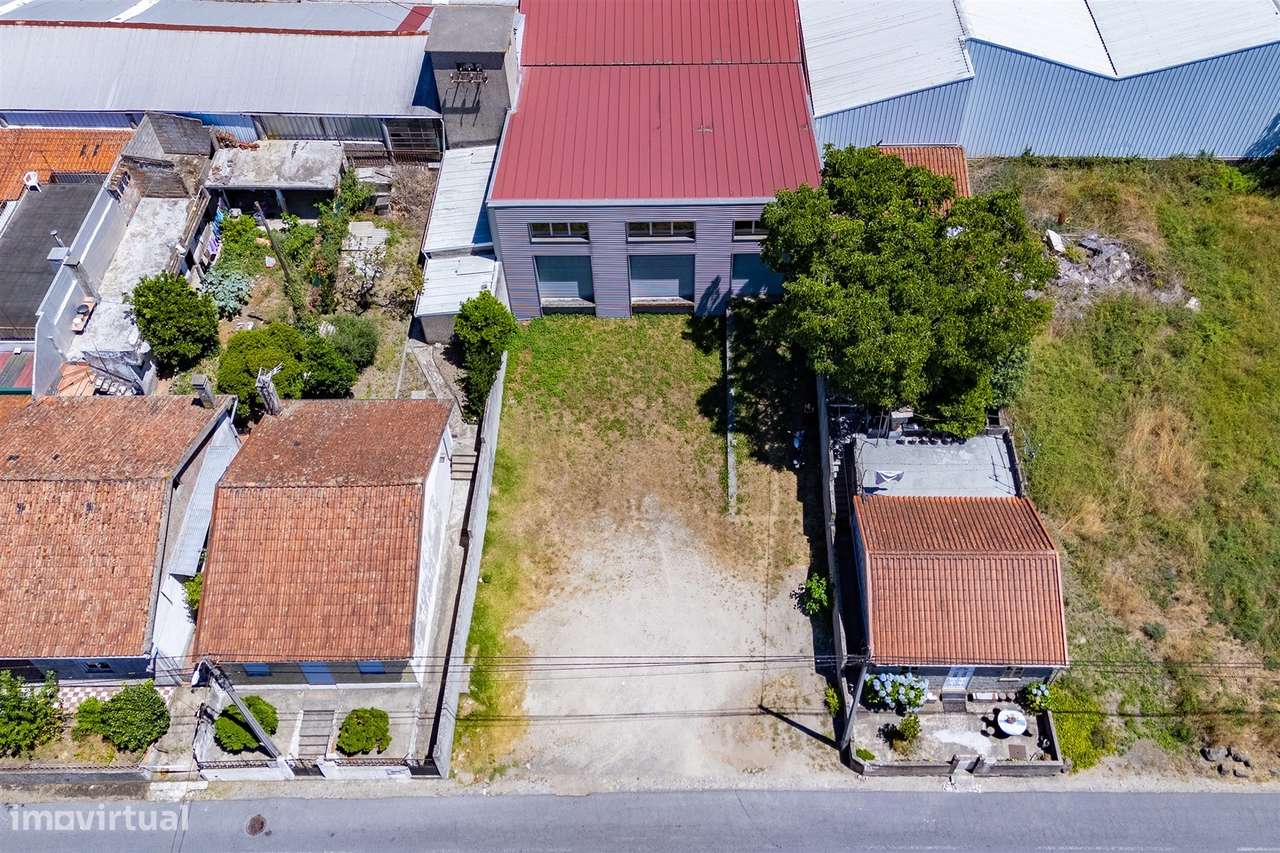 Conjunto de Pavilhões Industriais para Reabilitação | Parada de Tibães-23